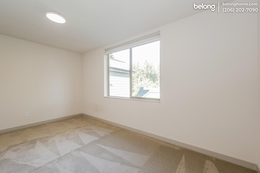 Building Photo - 504 N 105th St