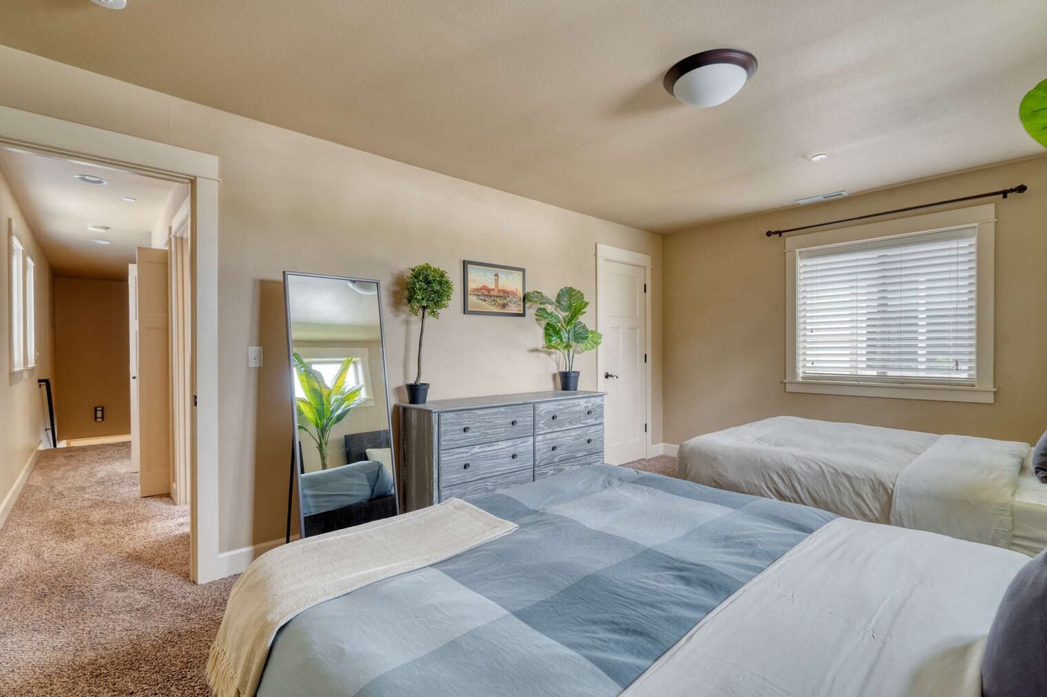 Building Photo - 4622 NE Garfield Ave.