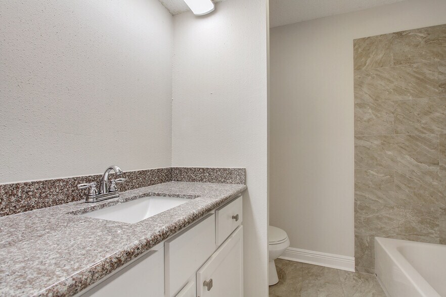 Building Photo - 8897 Richmond Dr