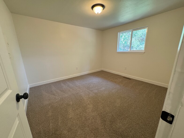 Building Photo - 804 Meeker St