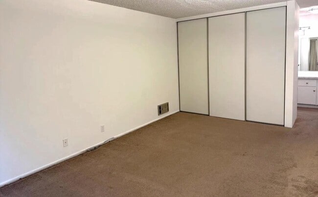 Building Photo - 288 Whitmore St