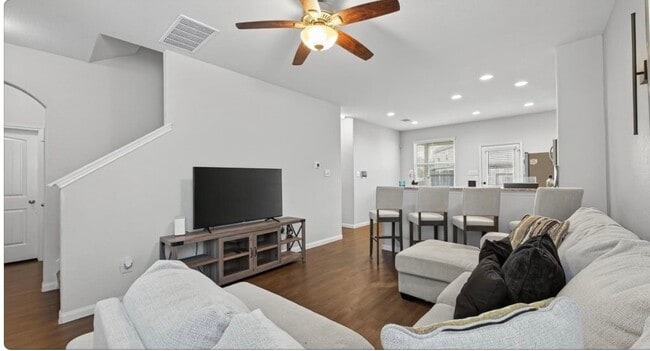 Building Photo - 17543 Desmond St