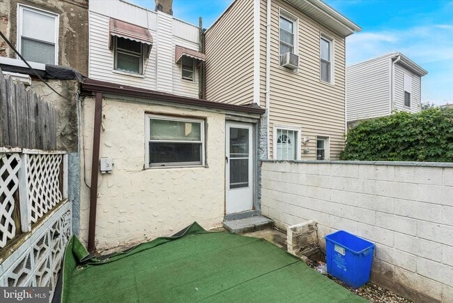 Building Photo - 1825 E Harold St