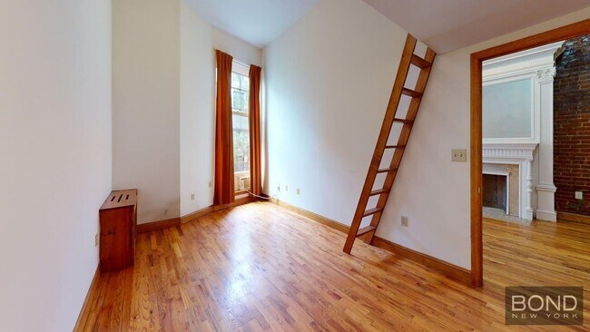 Building Photo - 318 W 105th St