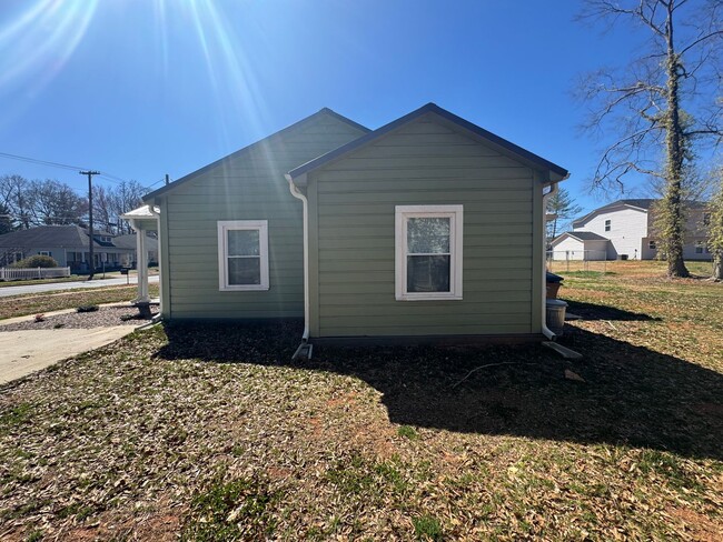 Building Photo - 3/1.5 update home in Shelby, NC