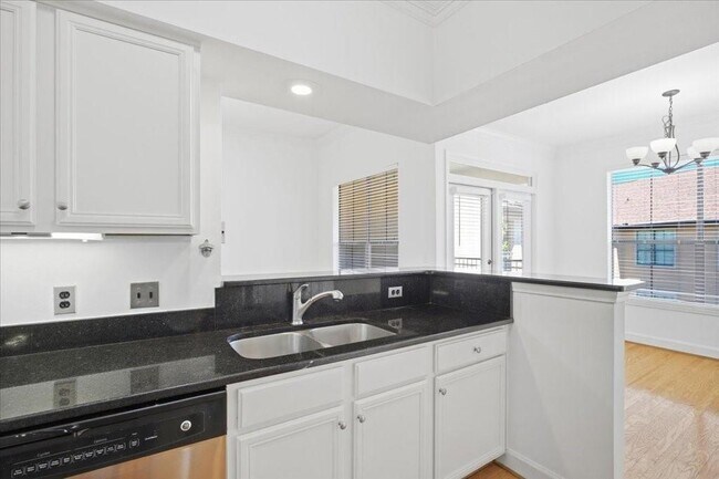 Building Photo - 3777 Peachtree Rd NE