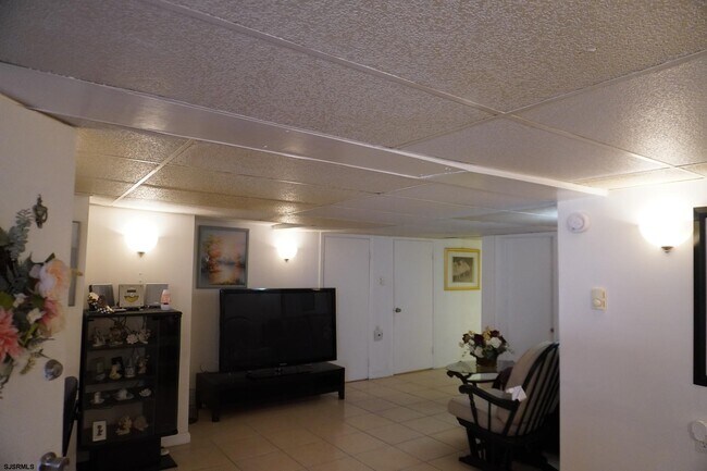 Building Photo - 4703 Ventnor Ave