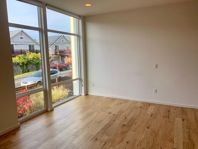Building Photo - Mount Baker/Columbia City Townhome