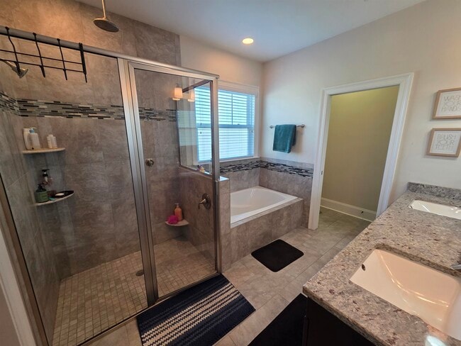 Building Photo - 2521 Lantana Ln