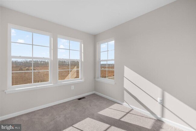 Building Photo - 569 Seeback Dr