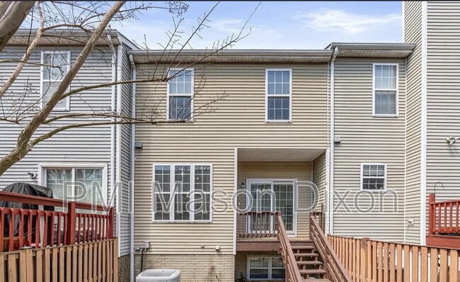Building Photo - 2404 Sandwich Ct