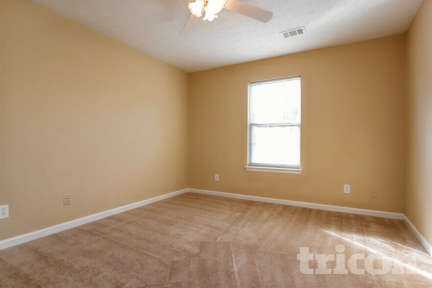 Building Photo - 425 Crested View Dr