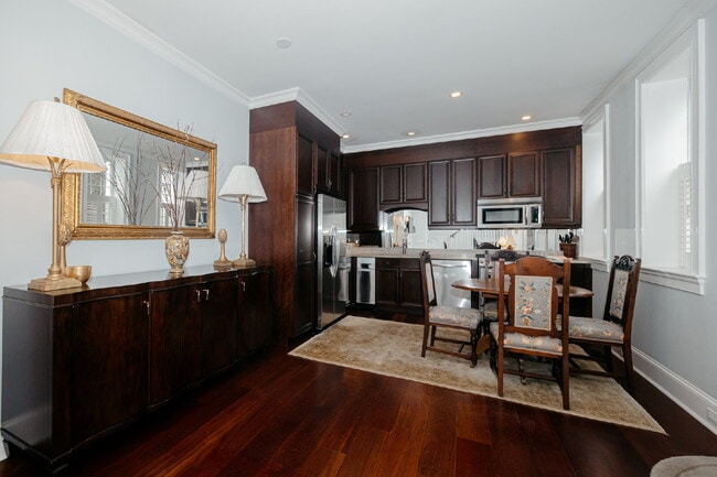 Building Photo - Downtown Retreat: Spacious 1-Bedroom Townhome in Historic Charleston!"