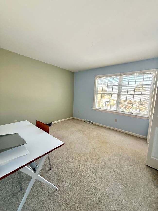 Building Photo - 115 Fleetline St