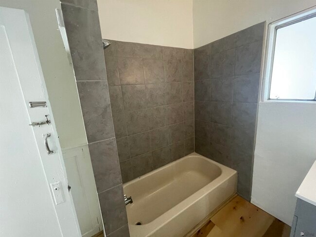 Building Photo - 244 S 15th Ave