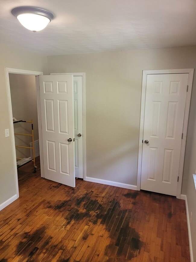 Building Photo - SPECIAL OFFER HALF OFF FIRST MONTHS RENT!!...
