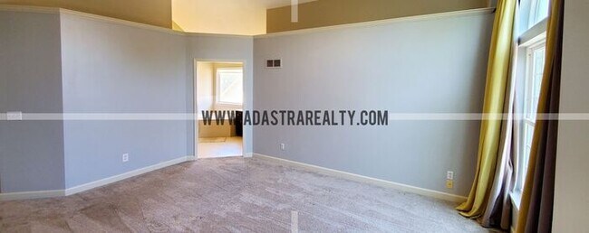 Building Photo - Gorgeous Updated Home in Blue Valley, South Overland Park-Available in APRIL!!