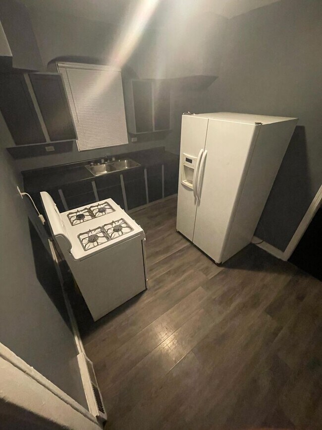 Building Photo - Section 8 Welcomed Large 2 Bedroom