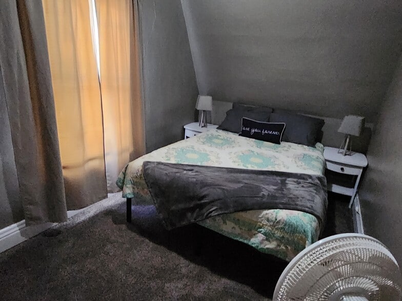 Bedroom - 942 E 3rd St