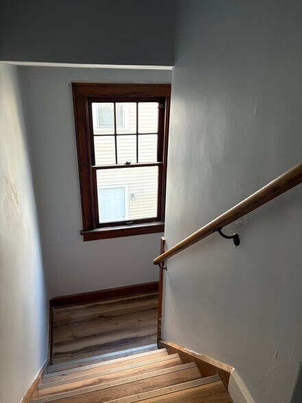 Building Photo - 1410 E Blake Ave