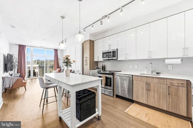 Building Photo - 145 Riverhaven Dr