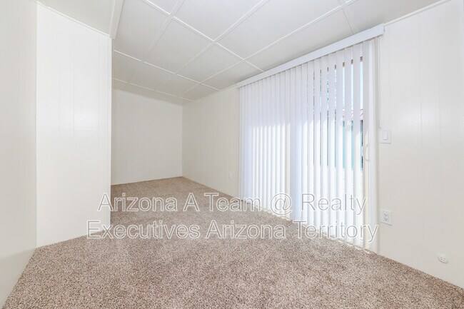 Building Photo - 3550 E Blacklidge Dr