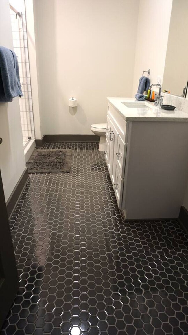 Building Photo - 350 East Ave