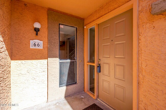 Building Photo - 815 E Grovers Ave