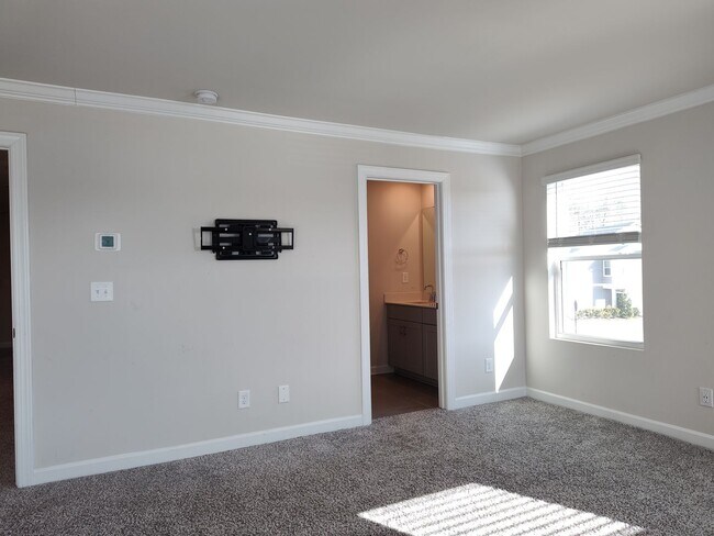 Building Photo - Beautiful 3 bedroom, 2.5 bathroom townhome in Belterra!