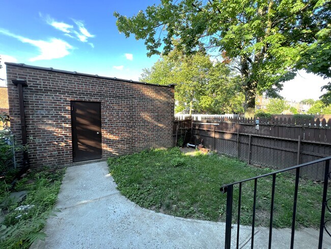 Building Photo - 67-135-135 Dartmouth St