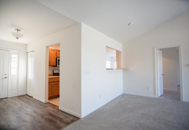 Building Photo - 642 Sedgegrass Dr