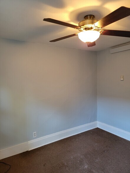 Main Bedroom - 117 2nd St N