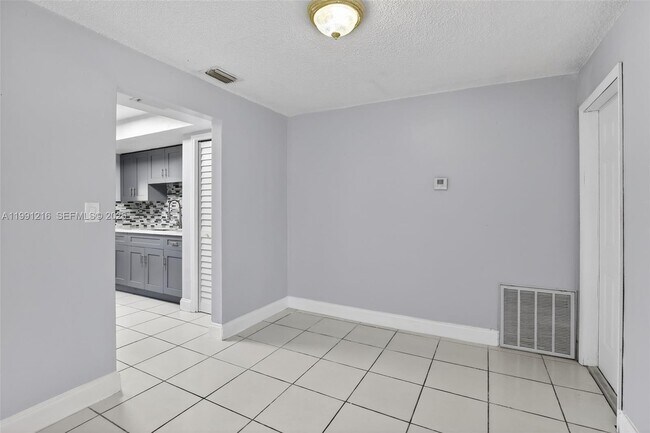 Building Photo - 2521 NW 72nd Ave