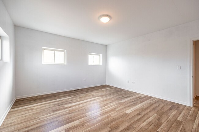 Building Photo - Spacious 2BR/2.5BA Duplex-Up in Humboldt Park with In-Unit Laundry!