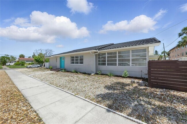 Building Photo - 3528 Casablanca Ave