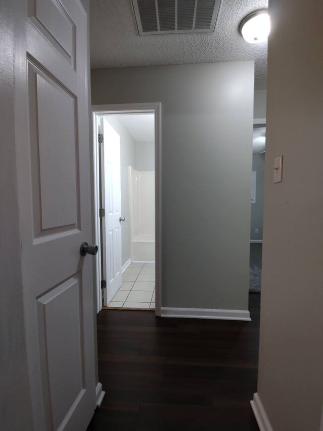 Building Photo - 602 Sand Ridge Rd
