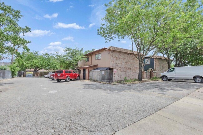 Building Photo - 2314 Greenfield Pkwy