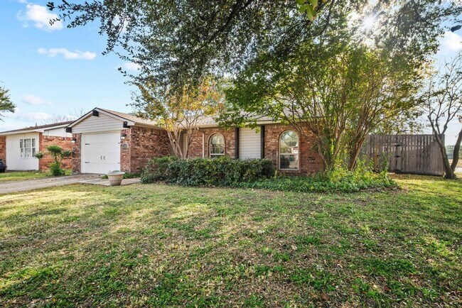 Primary Photo - Spacious 3-Bedroom Home in The Colony – Available Now!