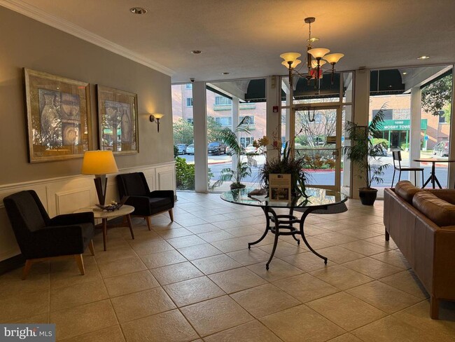 Building Photo - 10570 Main St