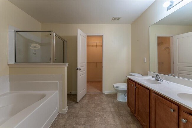 Building Photo - 6210 Elmshorn Way