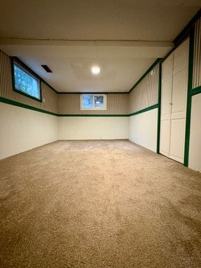 Building Photo - Treat Yourself to this Large Queen Anne Home!