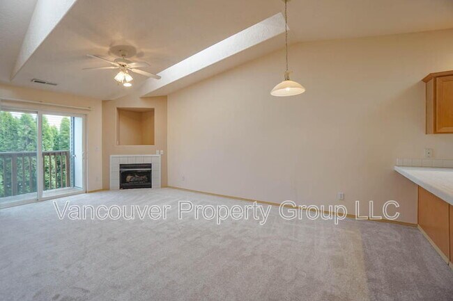 Building Photo - 4000 NE 109th Ave