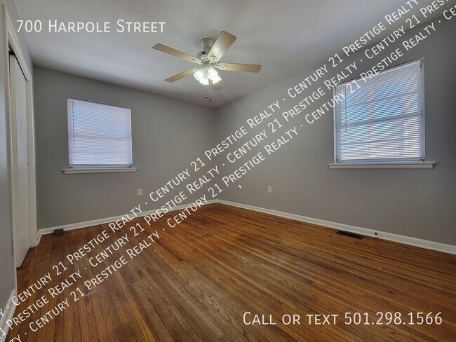 Building Photo - 700 Harpole St