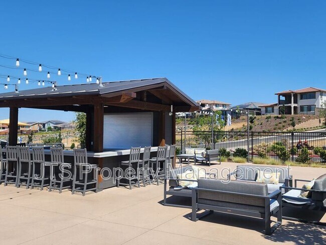 Building Photo - 3349 Hedgerow Ct