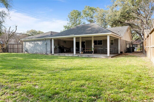 Building Photo - 9655 Meadowland Dr