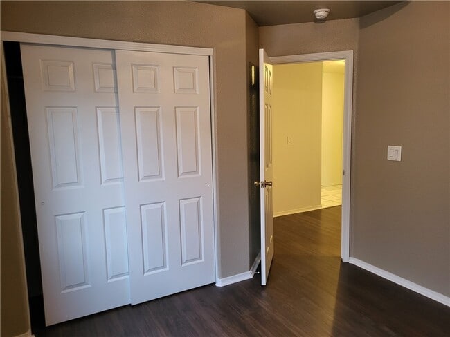 Building Photo - 2538 Country Club Ln