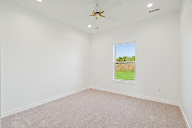 Building Photo - 2805 Easley Cabin Cir