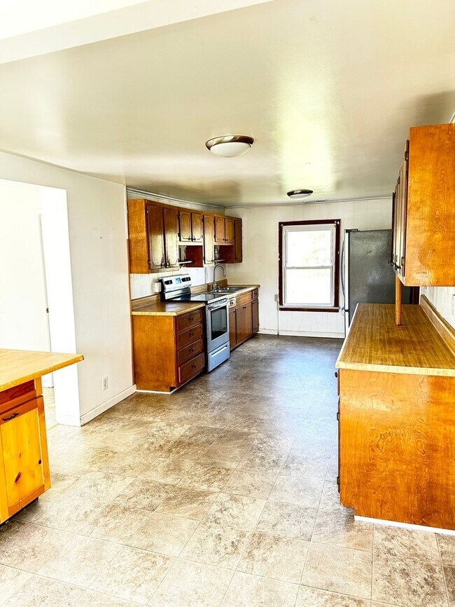 Building Photo - 118 Ripshin Rd