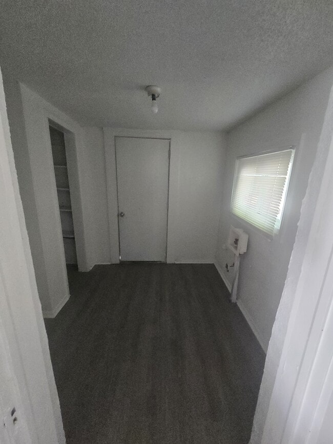 Building Photo - 2200 N Kelham Ave