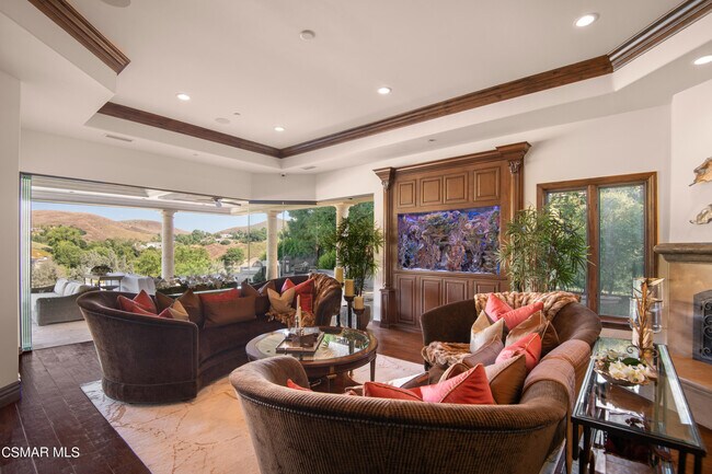 Building Photo - 4358 Cresthaven Dr